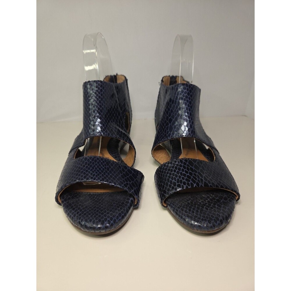 Sofft Blue leather snake skin embossed gladiator sandals Zip In Back Sz 7.5